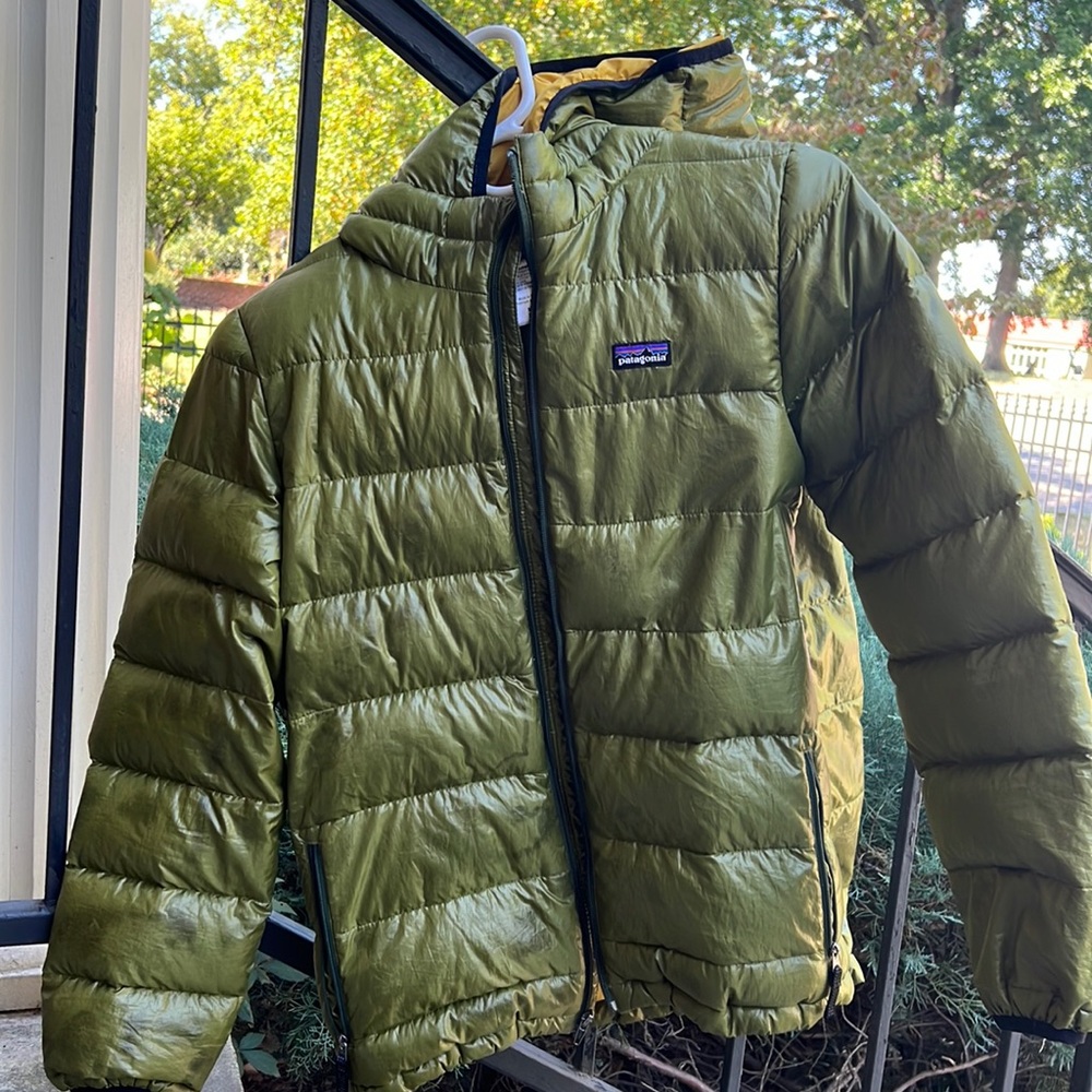 Patagonia green down jacket boys large (12)